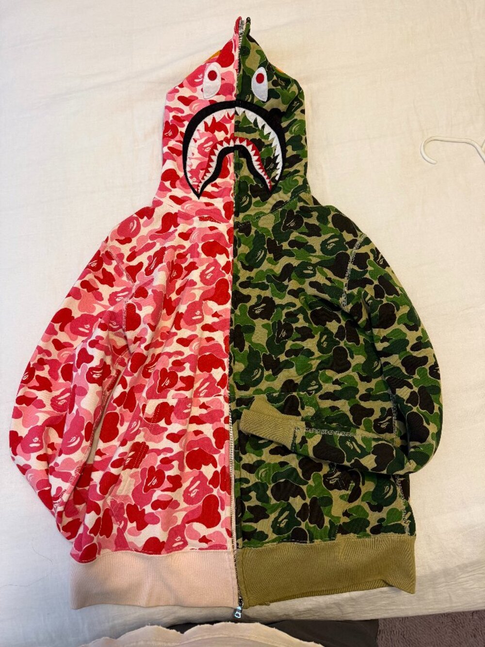 AUTHENTIC BATHING APE ZIP UP HOODIE LARGE (PURCHASED IN TOKYO)